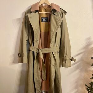 Vintage Burberry’s Men’s Trench Coat with Tan Wool Liner – Pre-1999